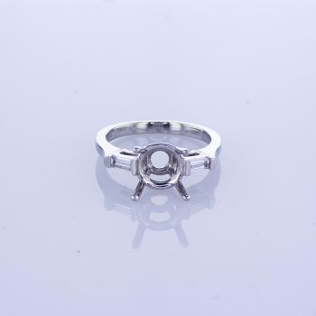 0.25CT PLATINUM DIAMOND SETTING WITH 2-TAPERED BAGUETTES ON THE SIZE 015799