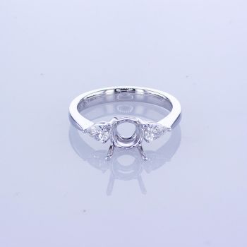 0.31CT 18KT WHITE GOLD DIAMOND SETTING WITH TWO PEAR SHAPED DIAMONDS ON THE SIDE 016448