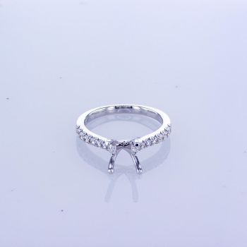 0.28ct 18KT WHITE GOLD GRADUATING DIAMOND SETTING WITH FRENCH CUT PAVE DIAMONDS ON THE SHANK 016450