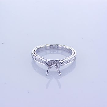 0.19ct 18KT WHITE GOLD PAVE DIAMOND SETTING WITH TAPERED DIAMONDS N THE SHANK 016802