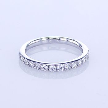 0.58Ct 18KT WHITE GOLD DIAMOND WEDDING BAND WITH SHARED PRONGS  017722