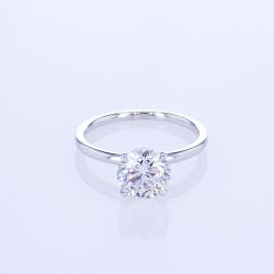 18KT WHITE GOLD ROUND DIAMOND ENGAGEMENT RING WITH PLAIN SHANK (No center stone included)